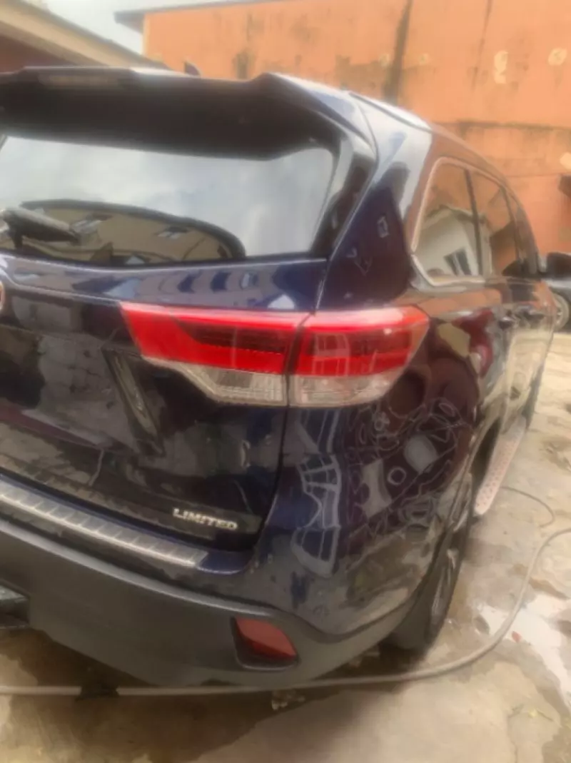 Toyota Highlander   - 2017