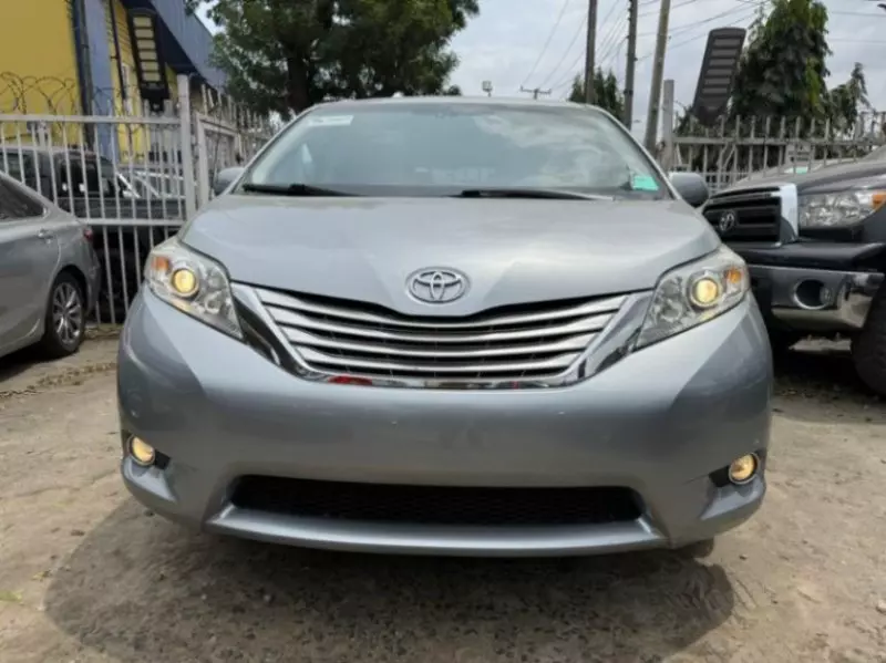Toyota Sienna   - 2013