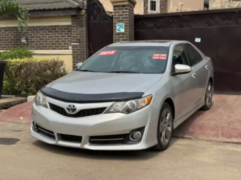 Toyota Camry   - 2013