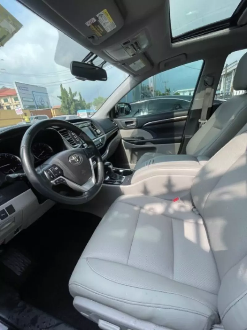 TOYOTA Highlander   - 2016