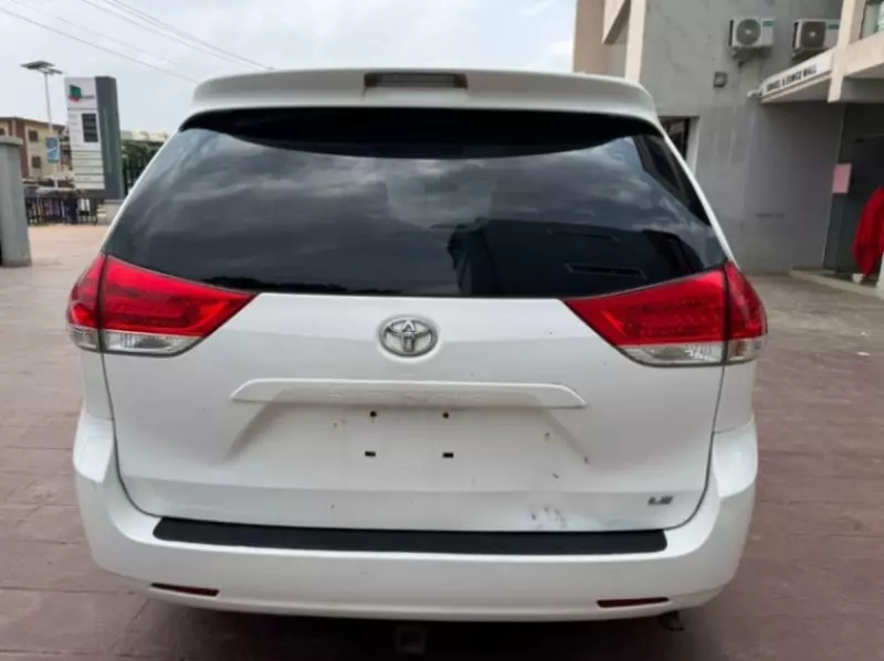 Toyota Sienna   - 2013