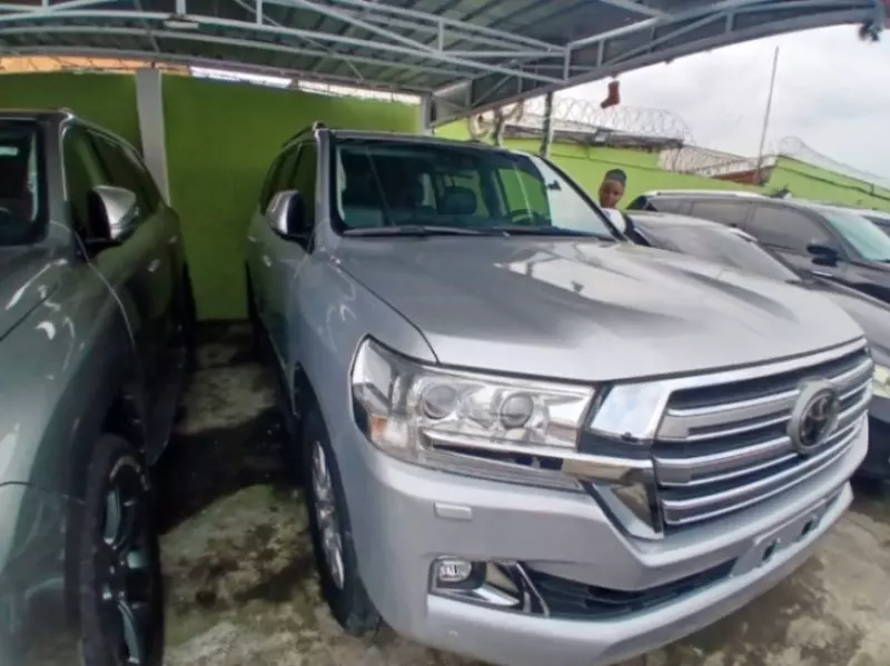Toyota Land Cruiser   - 2019