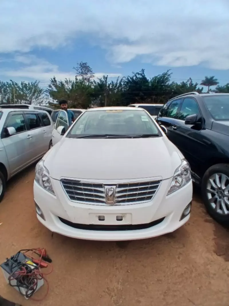 Toyota Premio    - 2012