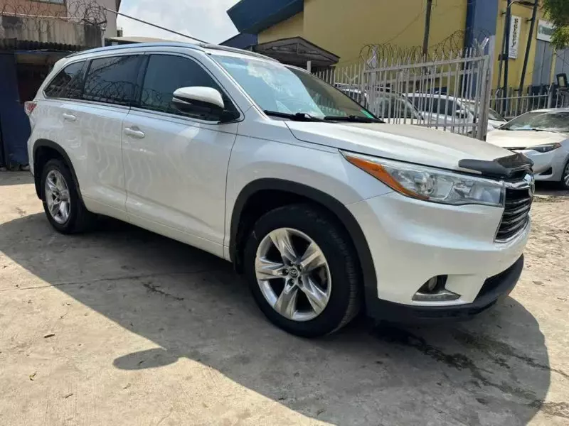 Toyota Highlander   - 2016