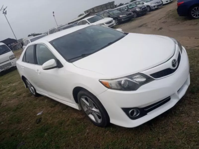 Toyota Camry   - 2014