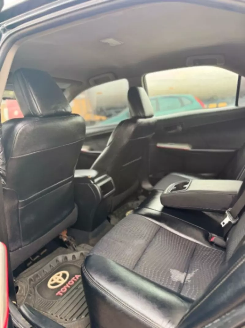 TOYOTA Camry   - 2010