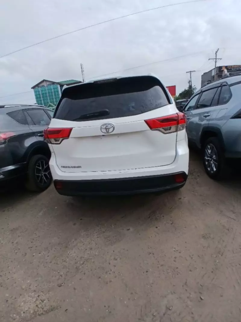TOYOTA Highlander   - 2019