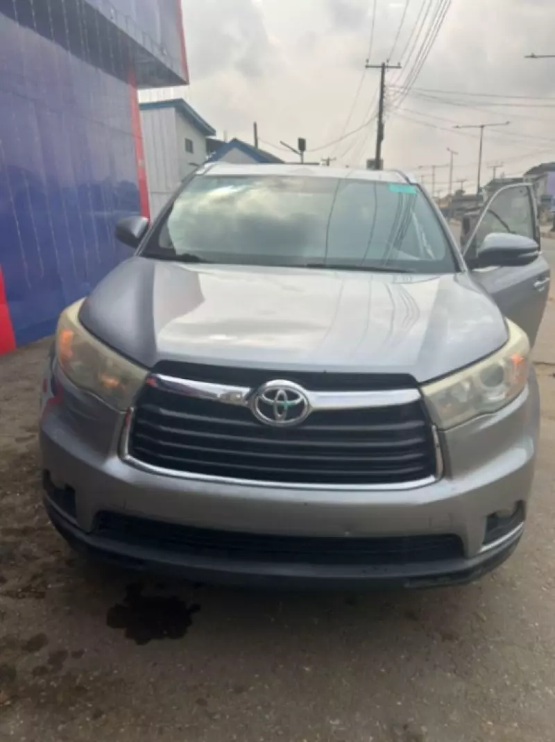 Toyota Highlander   - 2015