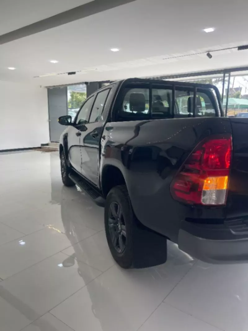 Toyota Hilux   - 2025