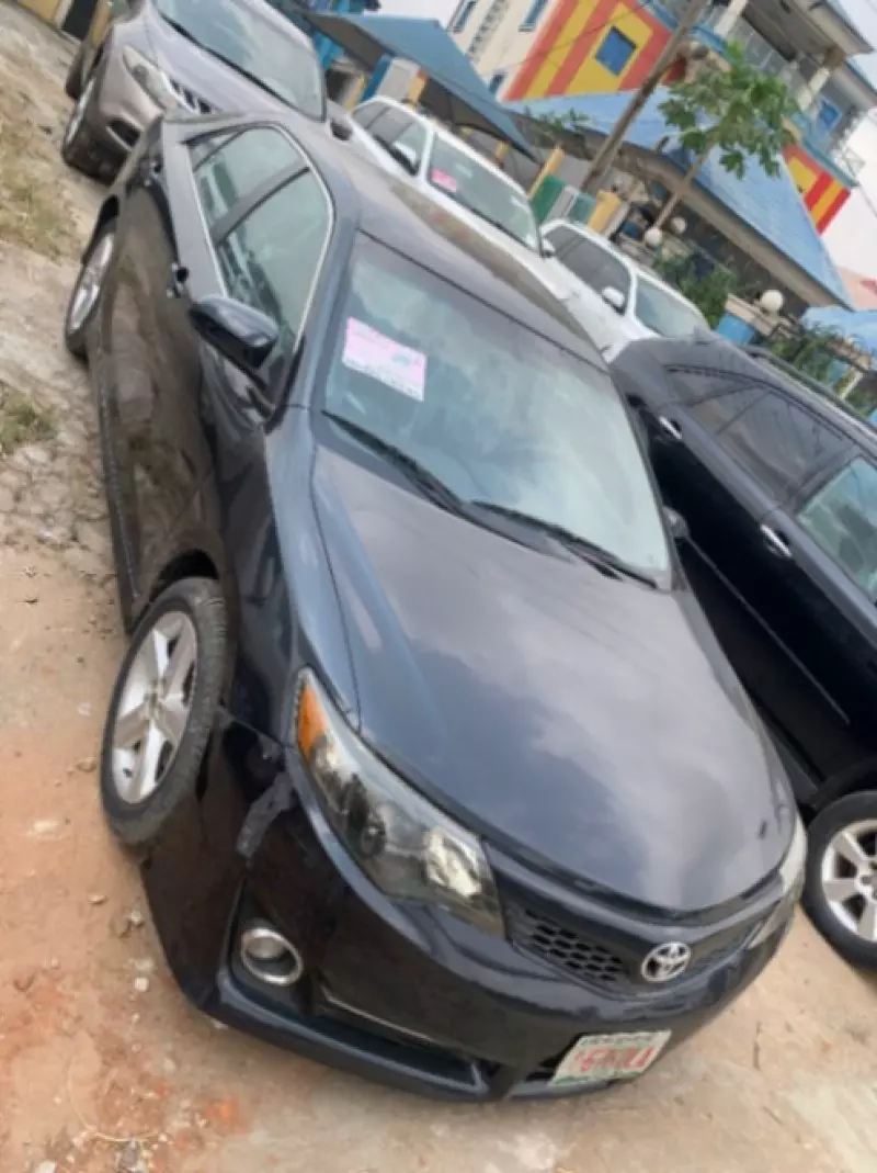 Toyota Camry   - 2013