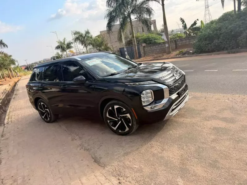 Mitsubishi Outlander GLX - 2025