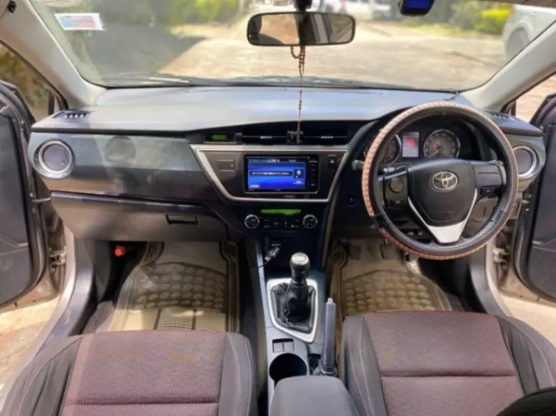 TOYOTA Auris   - 2014