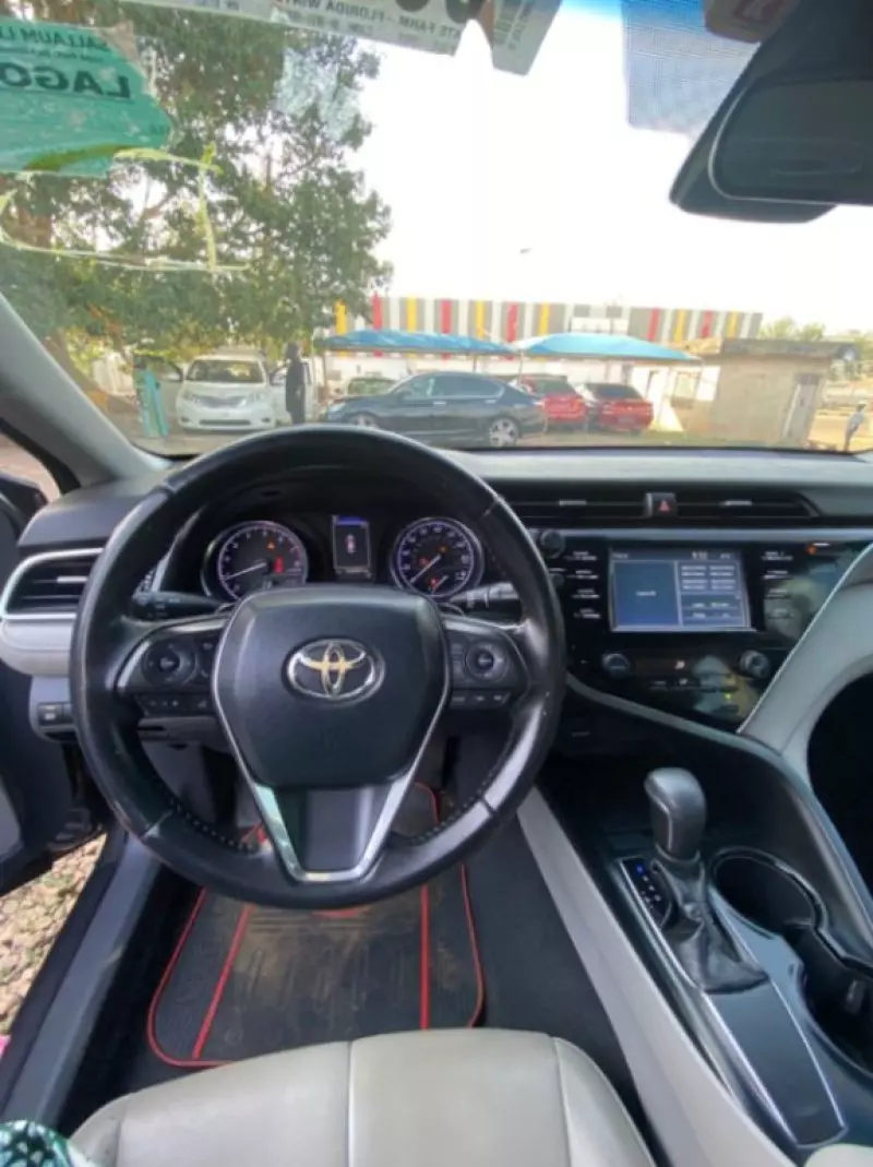 Toyota Camry   - 2018