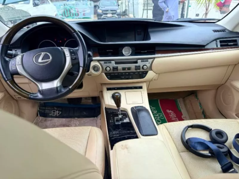 Lexus ES   - 2014