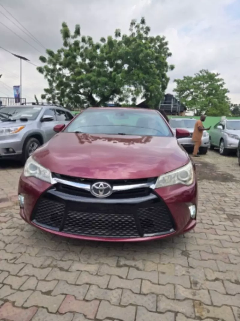 TOYOTA Camry - 2015