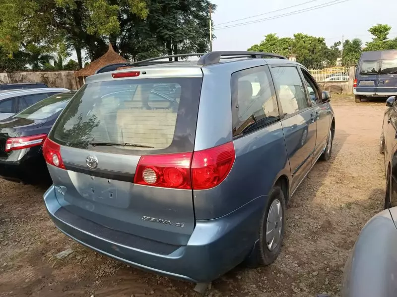 Toyota Sienna   - 2006