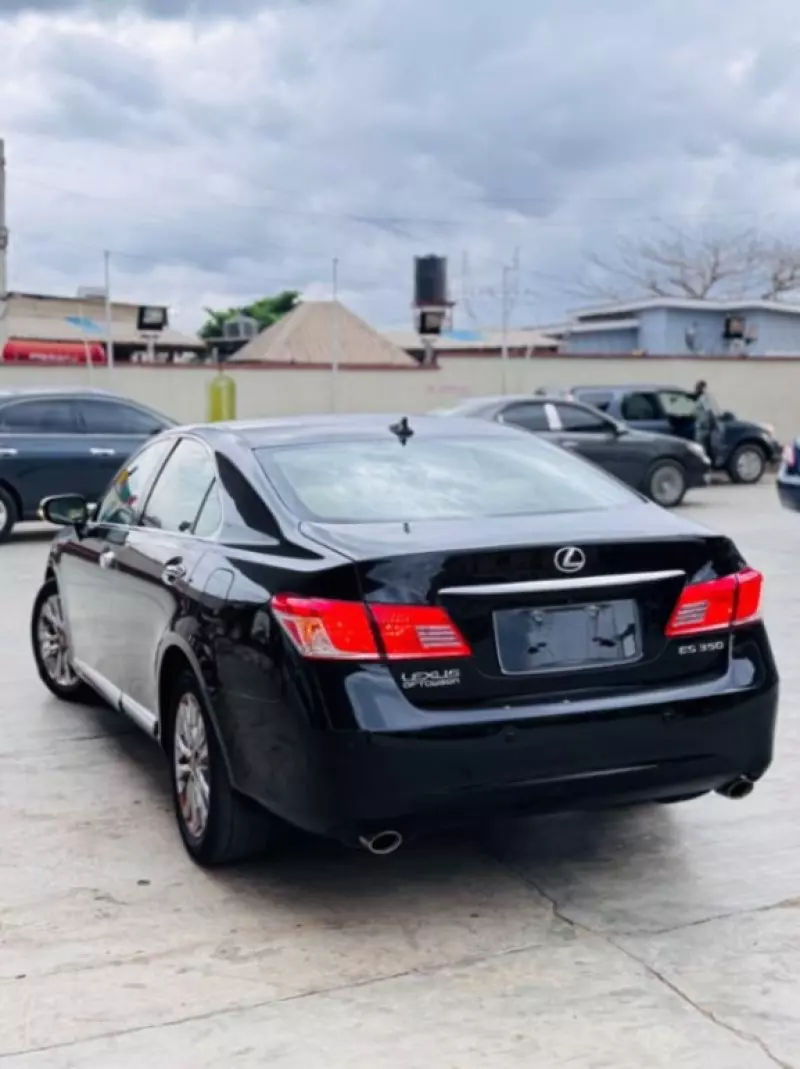 Lexus ES   - 2010