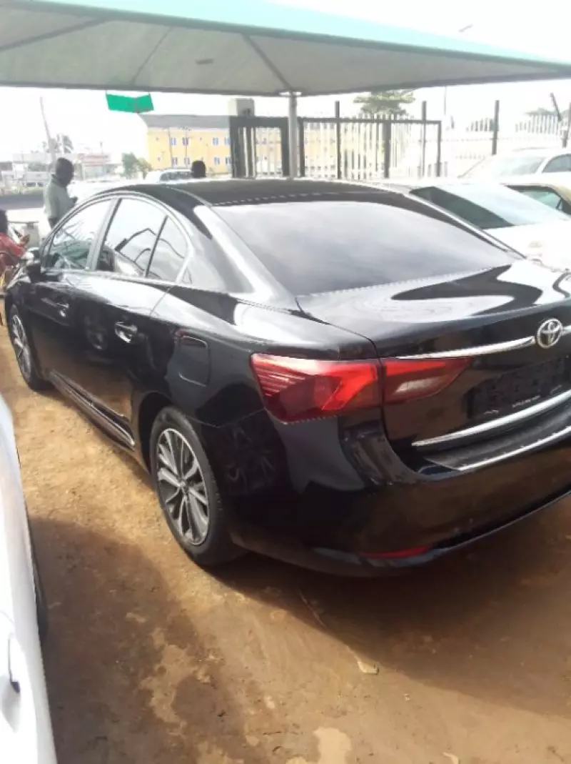Toyota Avensis   - 2016