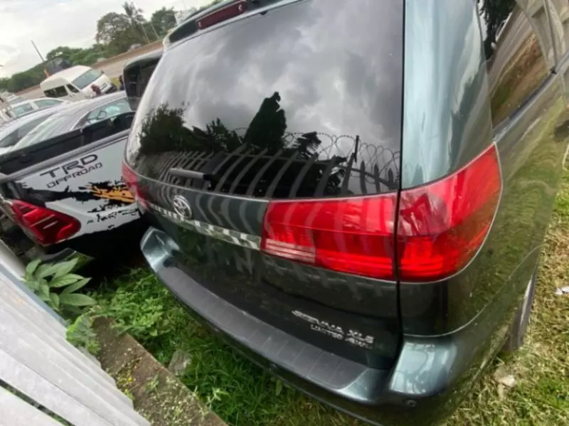 TOYOTA Sienna   - 2004