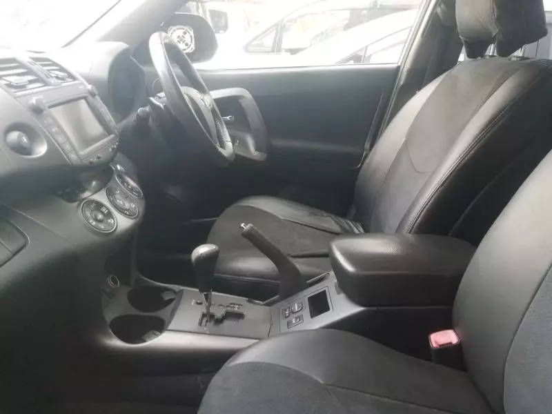 Toyota Vanguard    - 2010