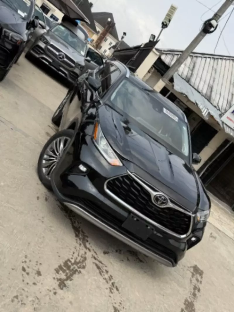 Toyota Highlander   - 2021