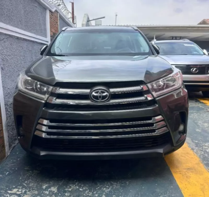 Toyota Highlander   - 2015