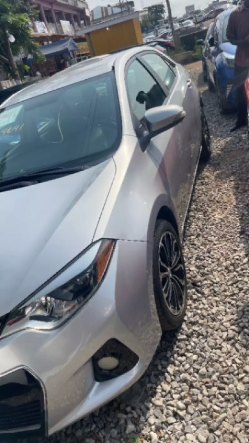 TOYOTA Corolla - 2015
