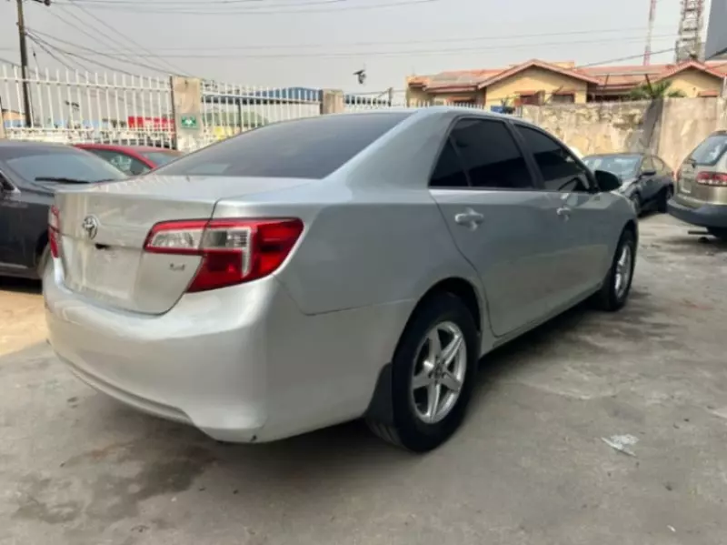 Toyota Camry   - 2012