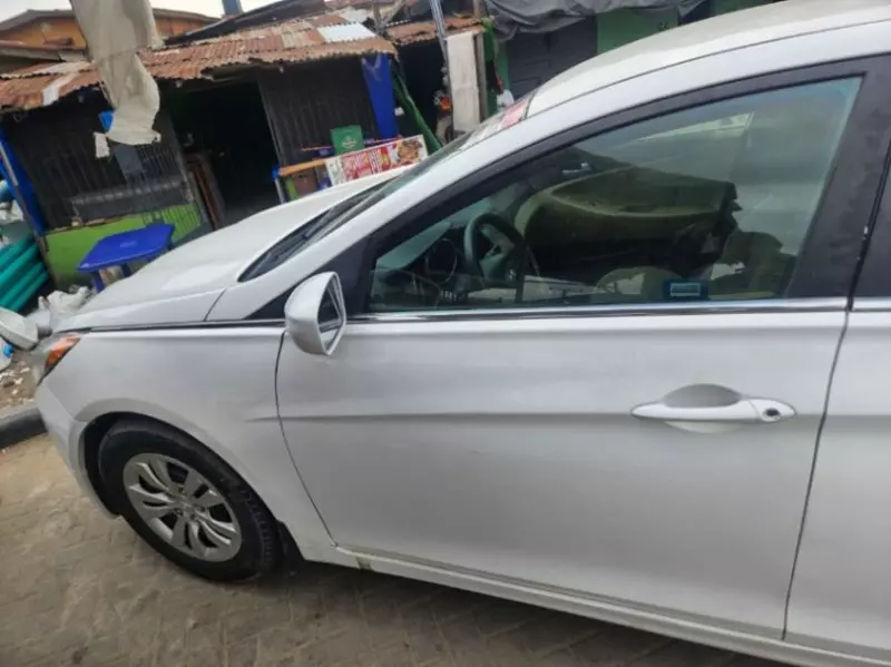 Hyundai Sonata   - 2011