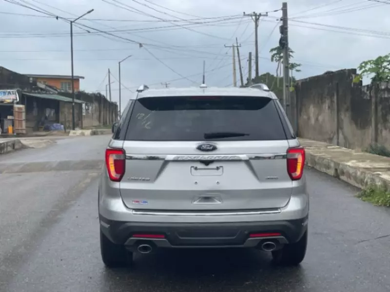 Ford Explorer   - 2018