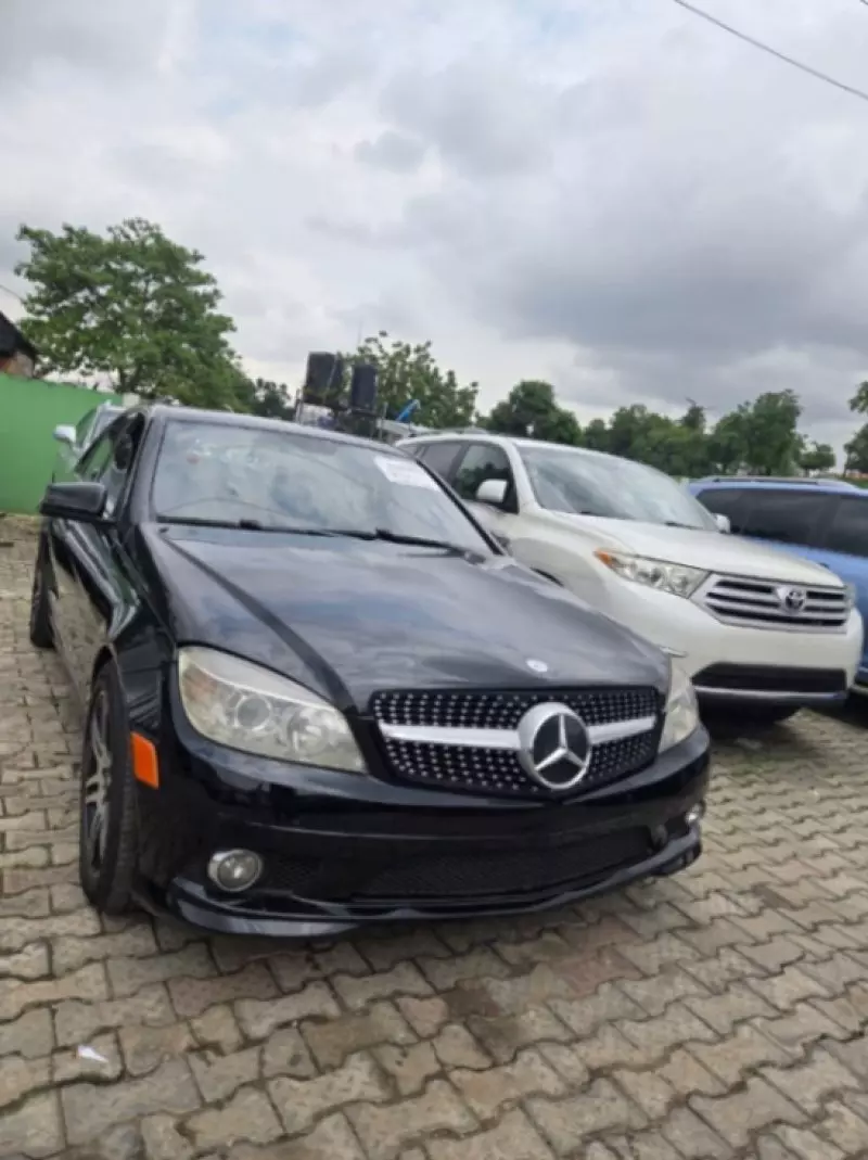Mercedes-Benz C-Class - 2010