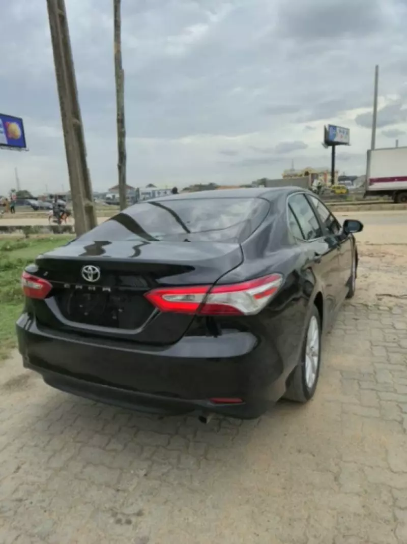 Toyota Camry   - 2018