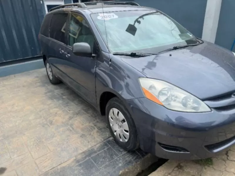 TOYOTA Sienna - 2007