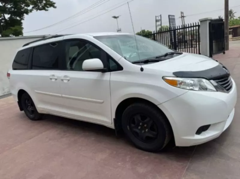 Toyota Sienna   - 2013