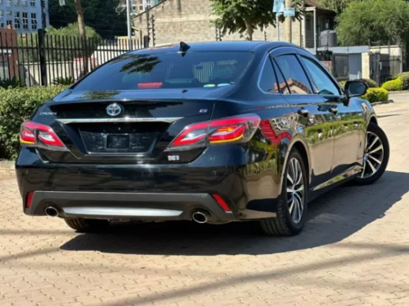 Toyota Crown   - 2019