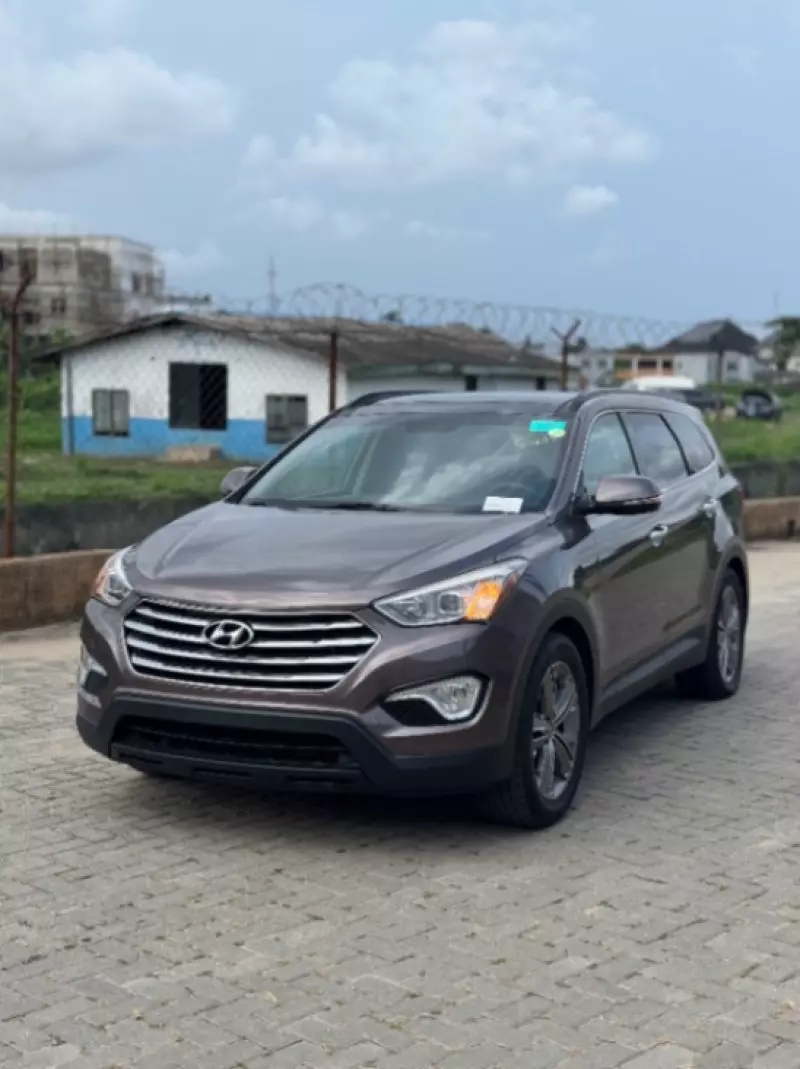 Hyundai Santa Fe   - 2015