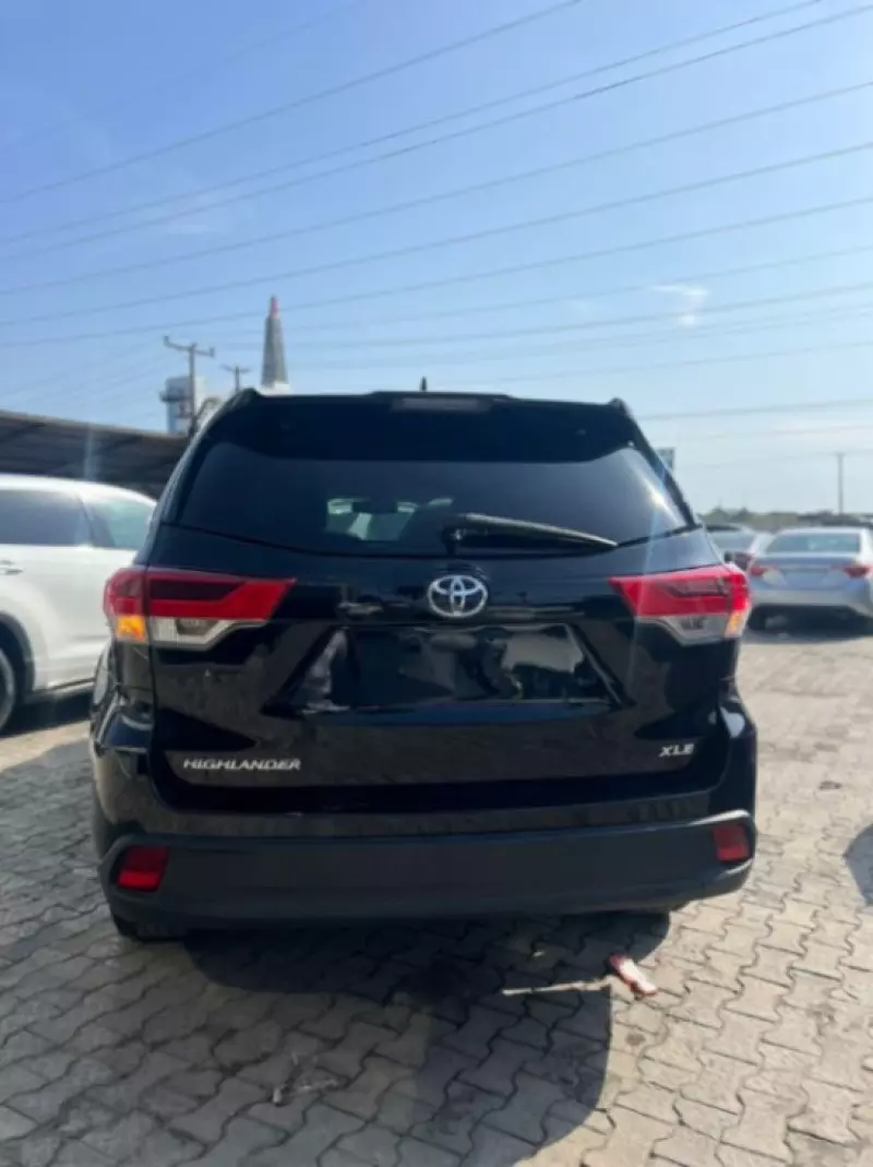 Toyota Highlander   - 2016