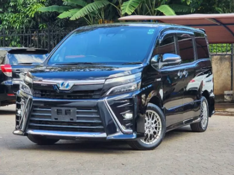 Toyota Voxy    - 2018