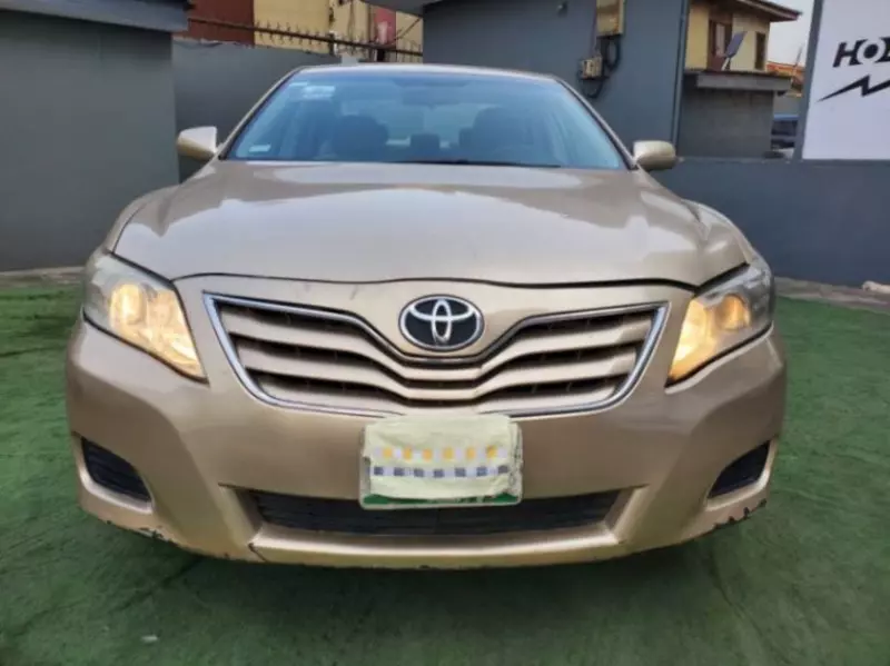 Toyota Camry   - 2010
