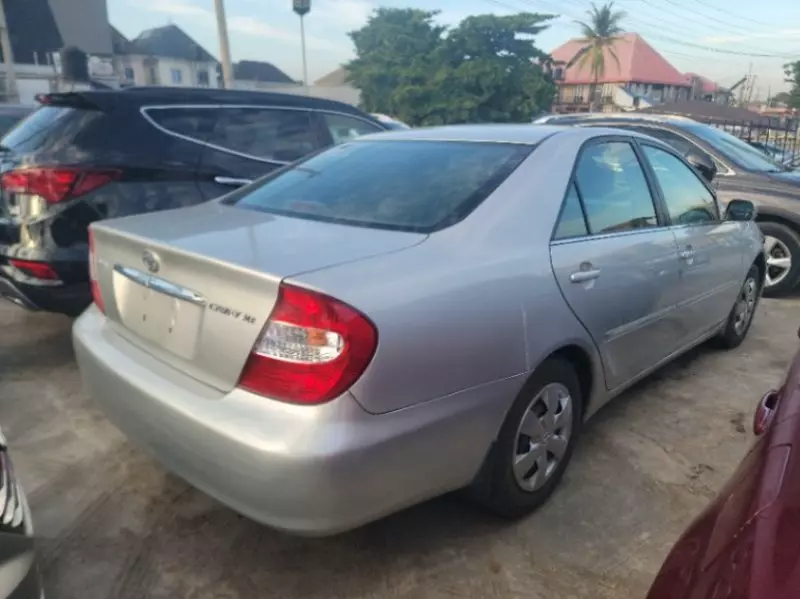 Toyota Camry   - 2004