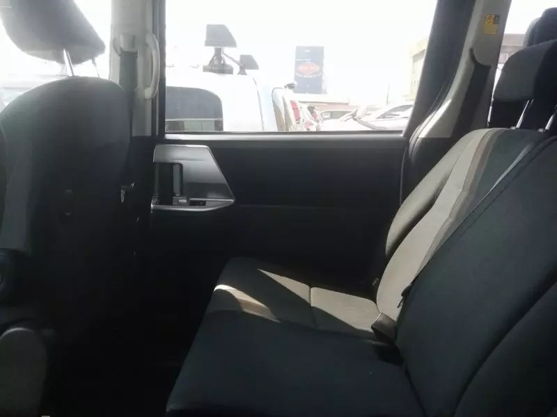 Toyota Noah   - 2011