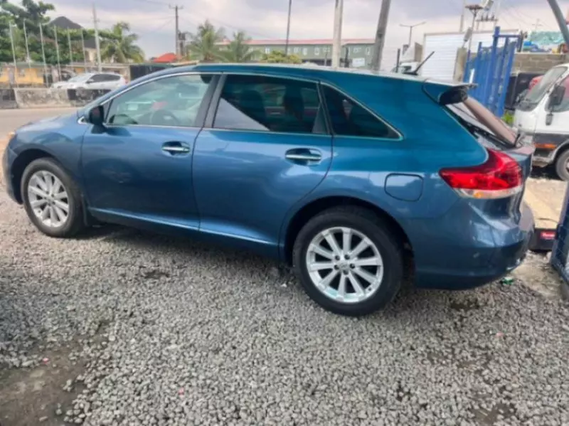 Toyota Venza   - 2012