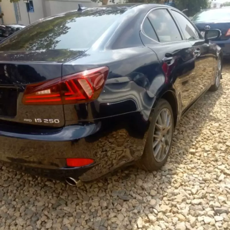 Lexus IS   - 2011