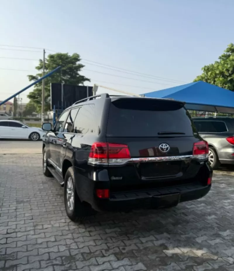 Toyota Landcruiser  V8   - 2016