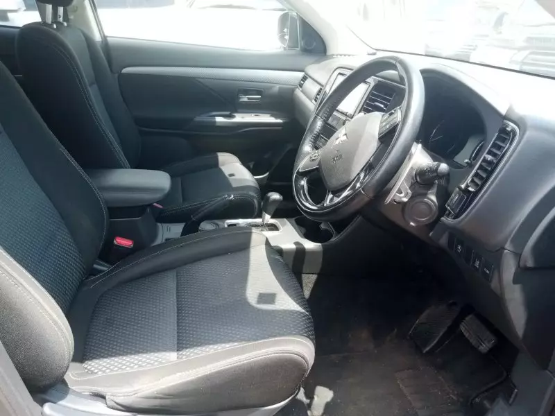 Mitsubishi Outlander hybrid    - 2012