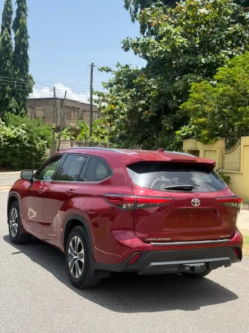 Toyota Highlander   - 2020