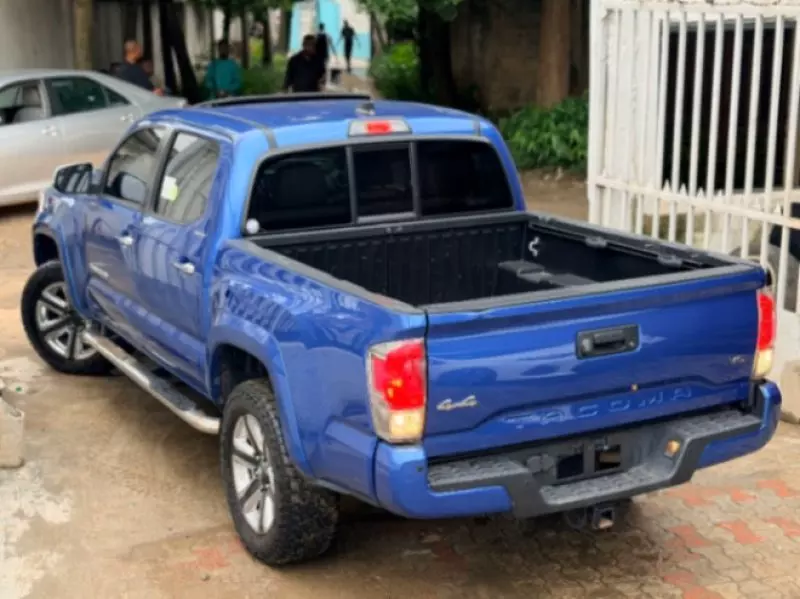 TOYOTA Tacoma   - 2019