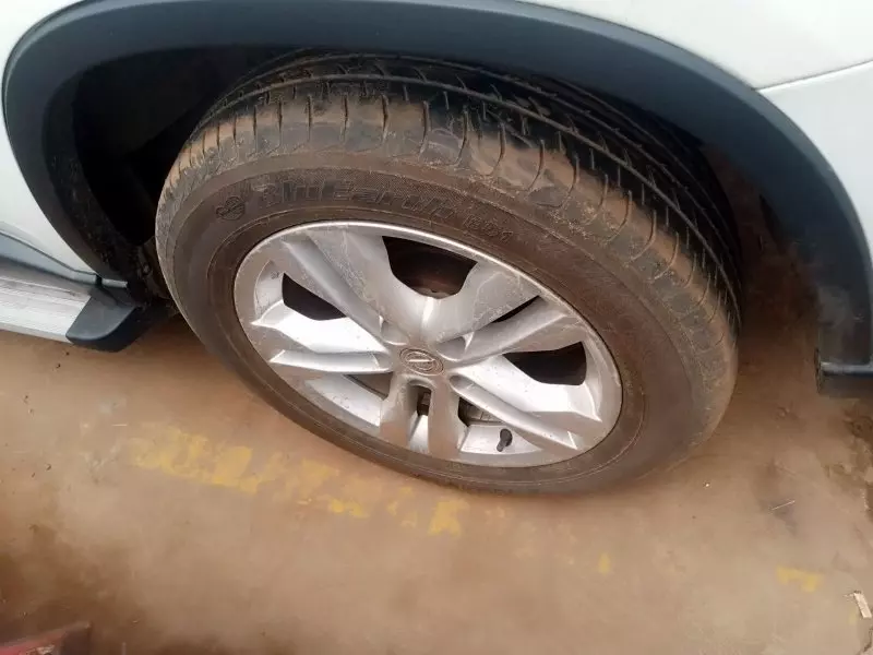 Nissan X-TRAIL    - 2012