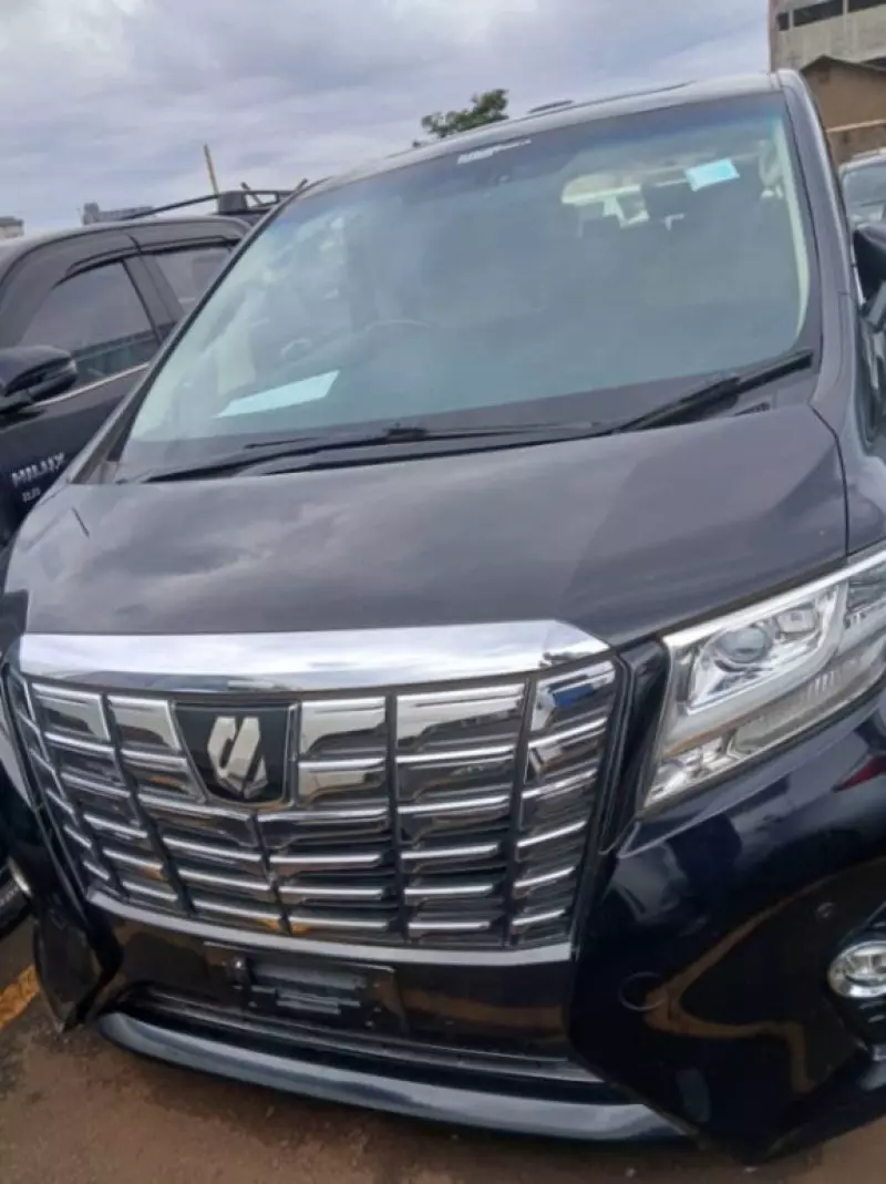Toyota Alphard   - 2017