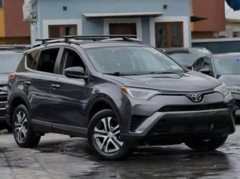 Toyota RAV 4   - 2017